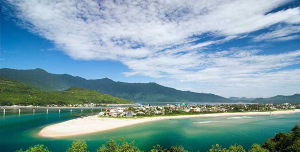 Biển Lăng Cô (Thừa Thiên - Huế)